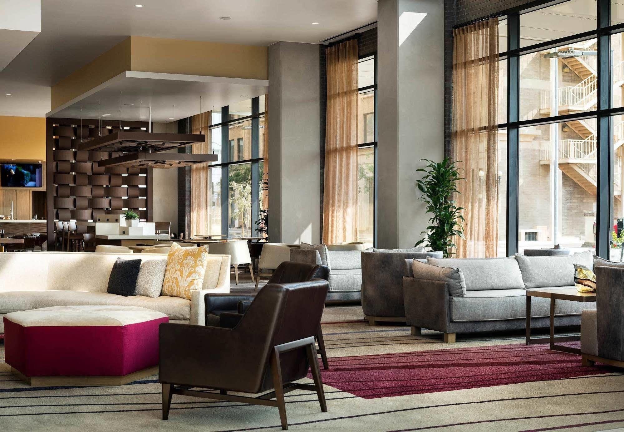 Courtyard By Marriott Phoenix Downtown Exterior foto